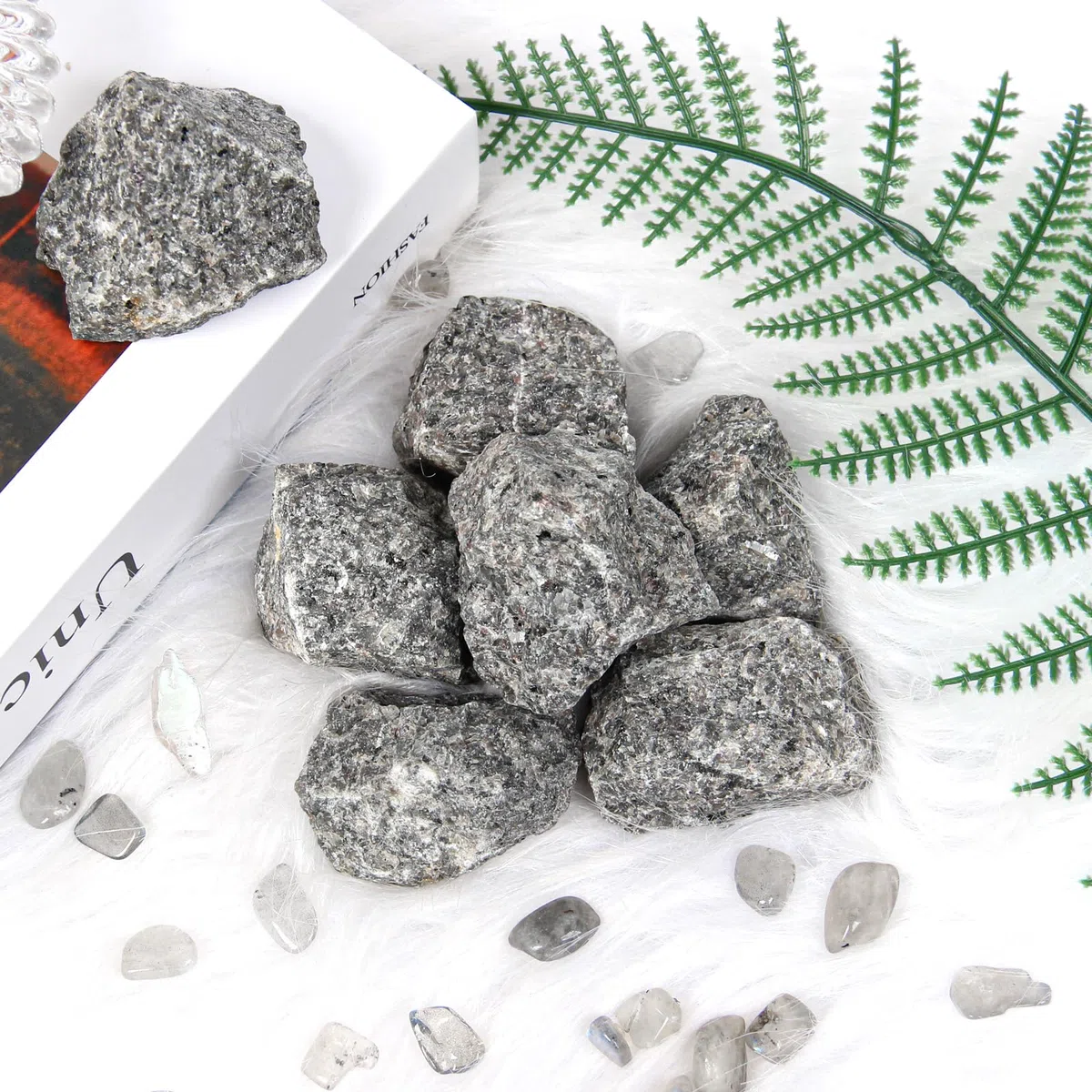 500 Gramm Rohe Yooperlite Steine – Natürliche UV-reaktive Fluoreszierende Mineralsteine für Dekoration, Sammlung & Display
