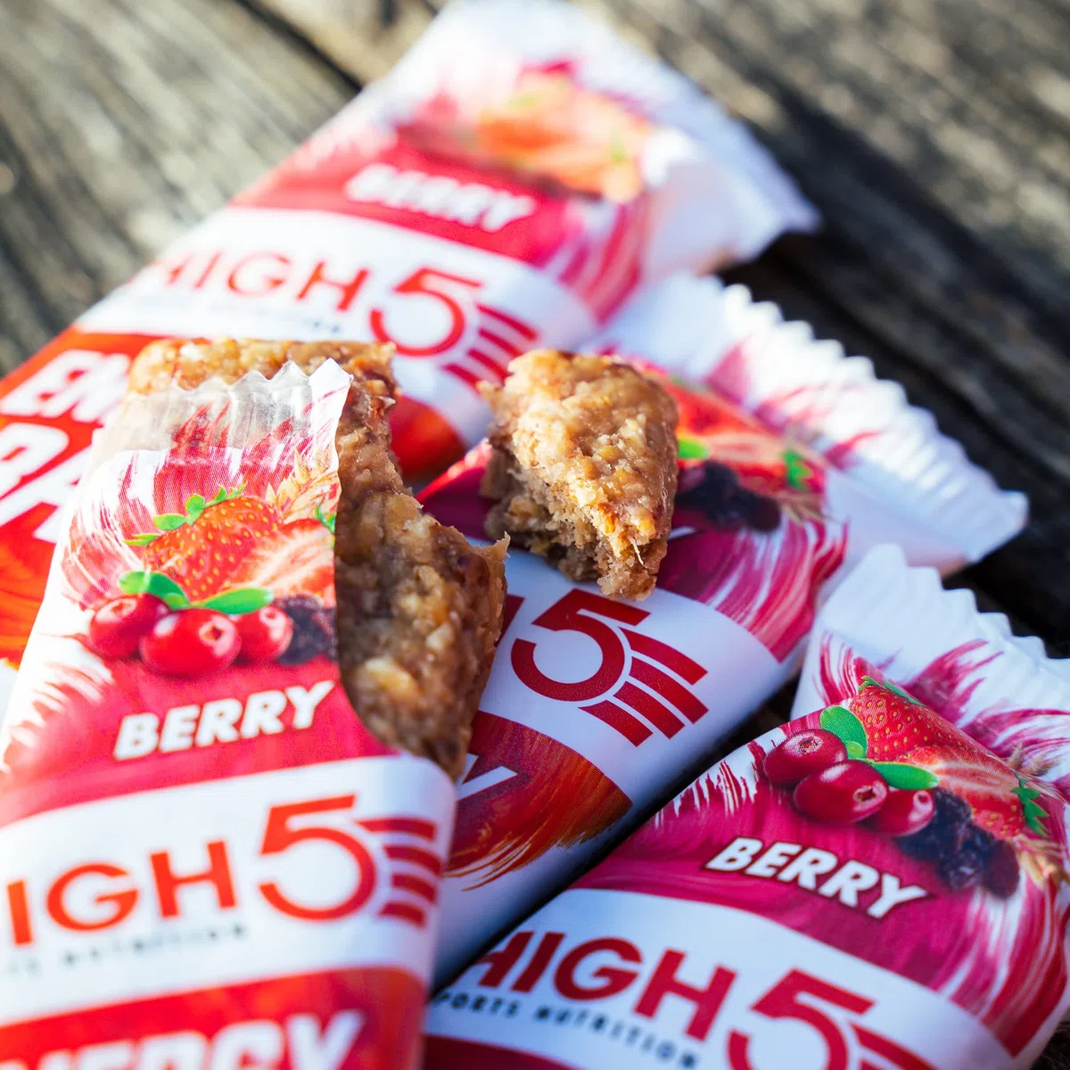 HIGH5 Energieriegel - Hochkalorische Riegel für Laufen, Radfahren & Wandern - Vegane Haferriegel mit echten Früchten - Gesunde Snacks für Training, Wettkampf & Alltag (12x55g Soft Bar Riegel, Beere)